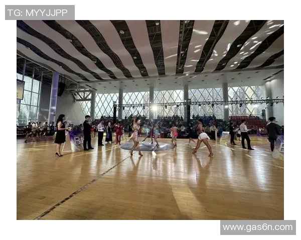 足球明星们在舞池中尽情展现魅力与激情的精彩跳舞视频合集 足球明星们在舞池中尽情展现魅力与激情的精彩跳舞视频合集