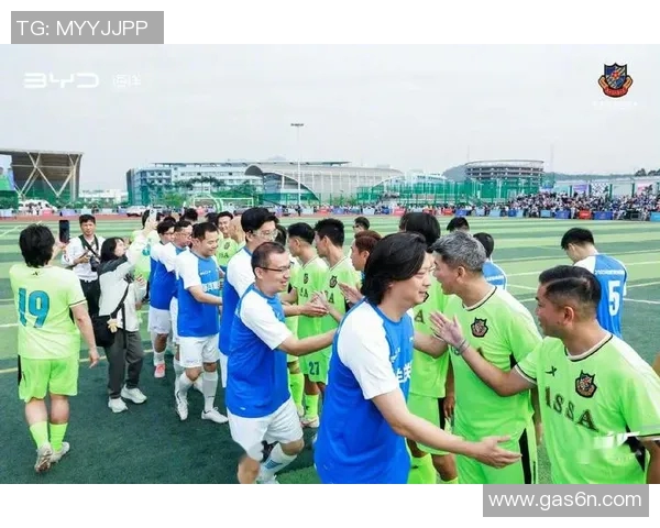 香港足球明星队南京球员展现激情与实力共谱足球新篇章 香港足球明星队南京球员展现激情与实力共谱足球新篇章