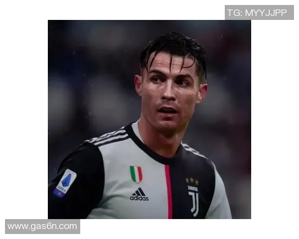 男人头像展现足球明星的霸气风范与激情魅力