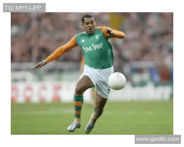 足球明星遭雷电击中意外事件引发全球关注与讨论