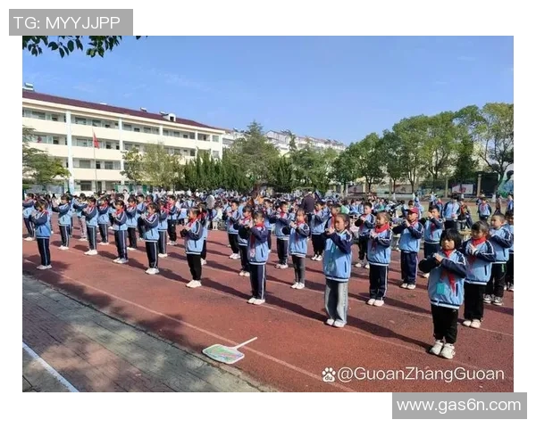 学校体育锻炼对学生身心健康发展的重要性与实施策略探讨